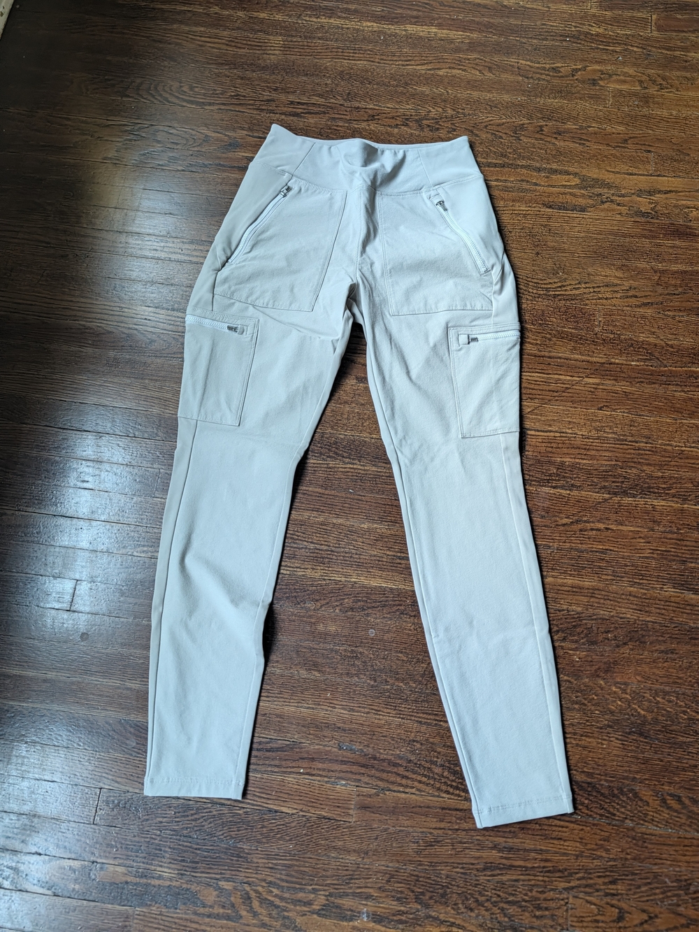 Athleta Headlands Hybrid Cargo Pants Grey Sage Size 4 High Rise Hiking Casual